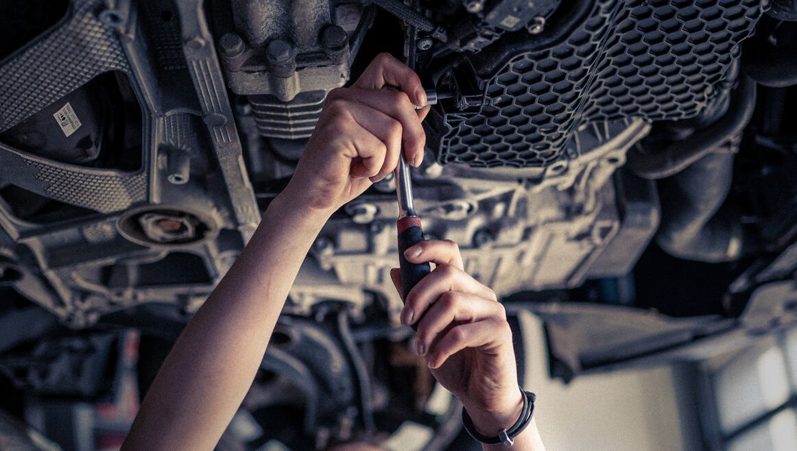 Fahrzeugankauf Fahrzeugverkauf Gebrauchtwagenhandel Autohandel München Unterföhring Autohaus Werkstatt UFG Autowerkstatt KFZ-Werkstatt Autoreparatur Räder Reifen Radwechsel Reifenwechsel Unfallinstandsetzung Scheibentausch Fahrzeugservice Radeinlagernung